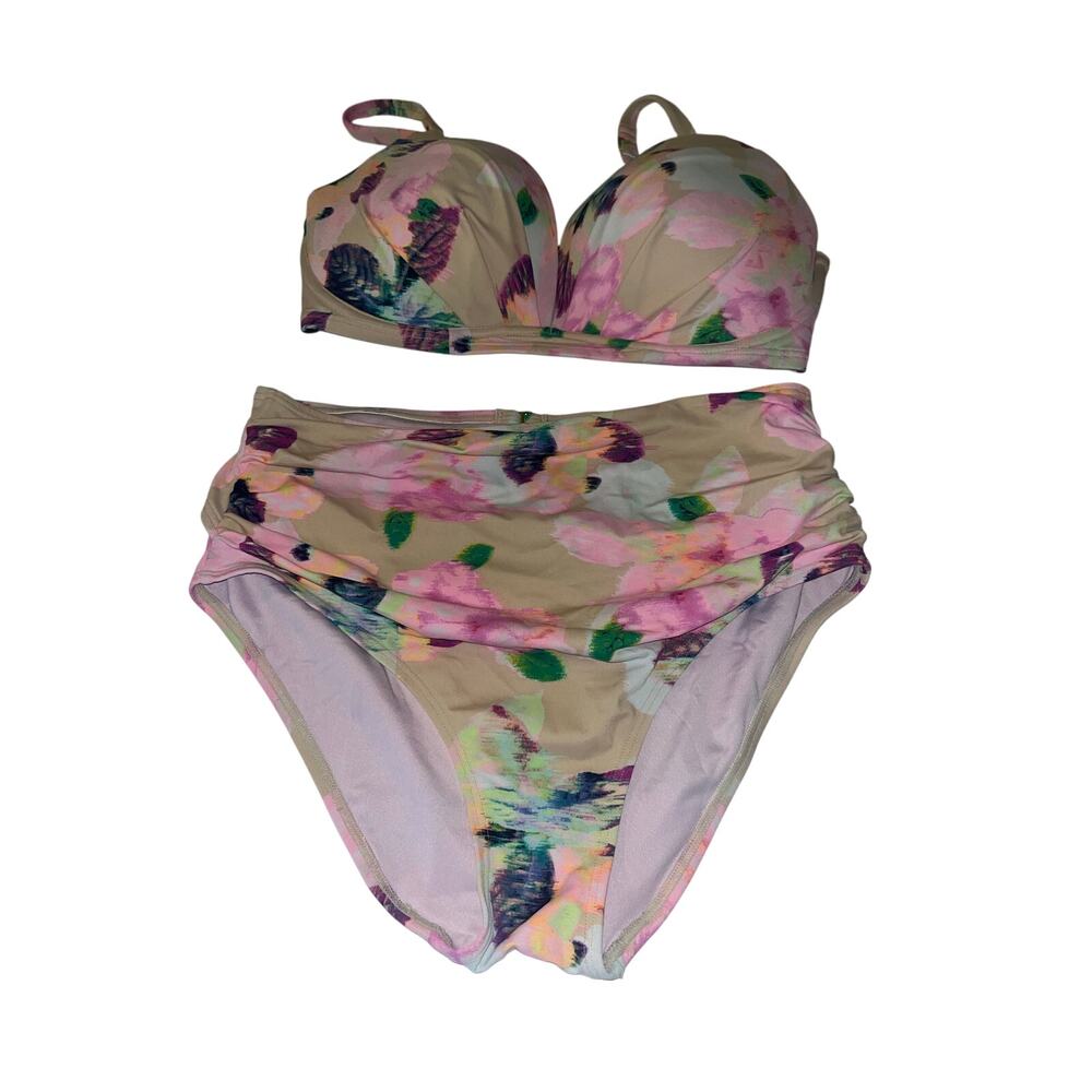 Pre Loved in great condition floral two piece. Measurements pictured. Top 36DD,